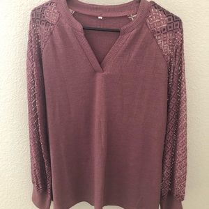 Women’s Amazon rose colored v neck blouse w/ fancy sleeves in large